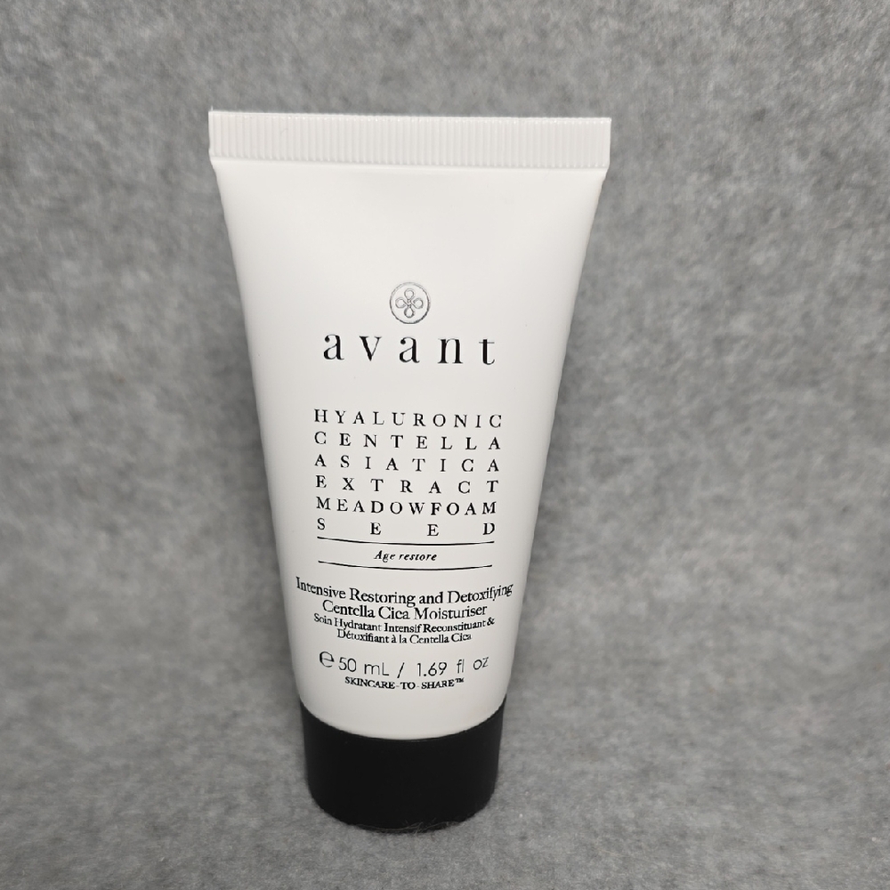 Avant Intensive Restoring Moisturizer - White